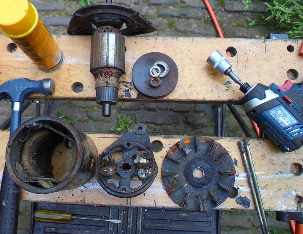 1965 series 2a station wagon 2nd dynamo dismantling2.JPG