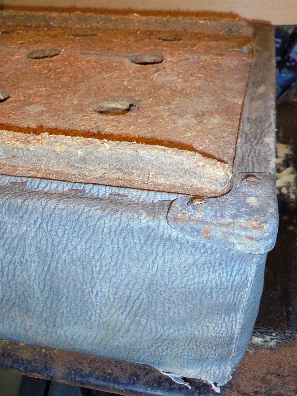 1965 series 2a station wagon centre front seat base in bits2.JPG
