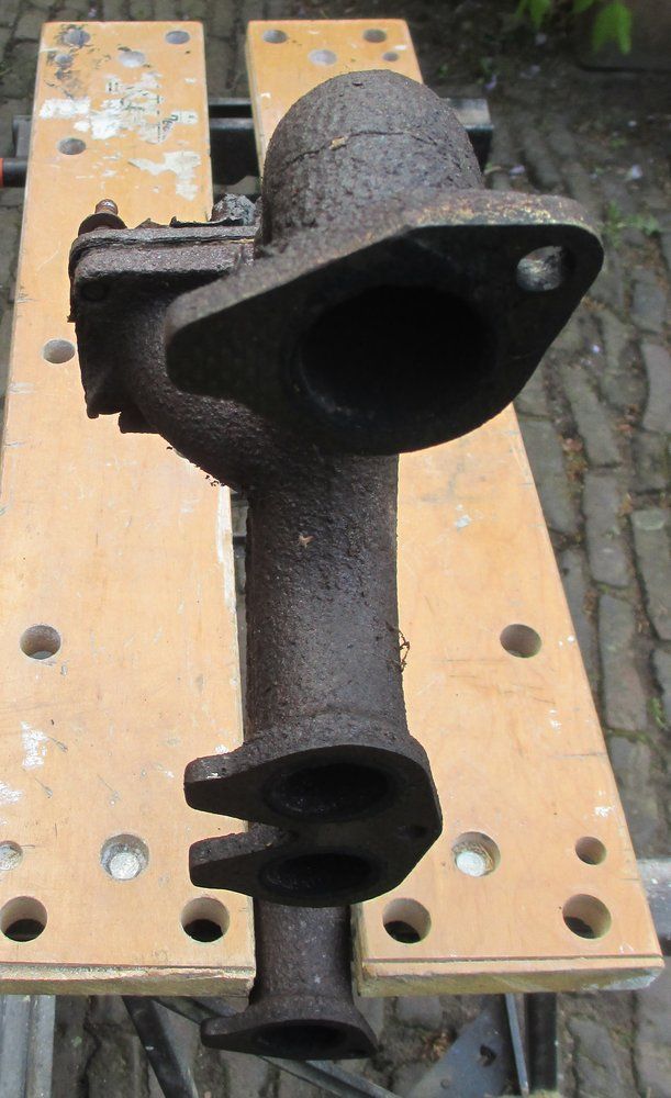 1965 series 2a station wagon diesel exhaust manifold2.JPG