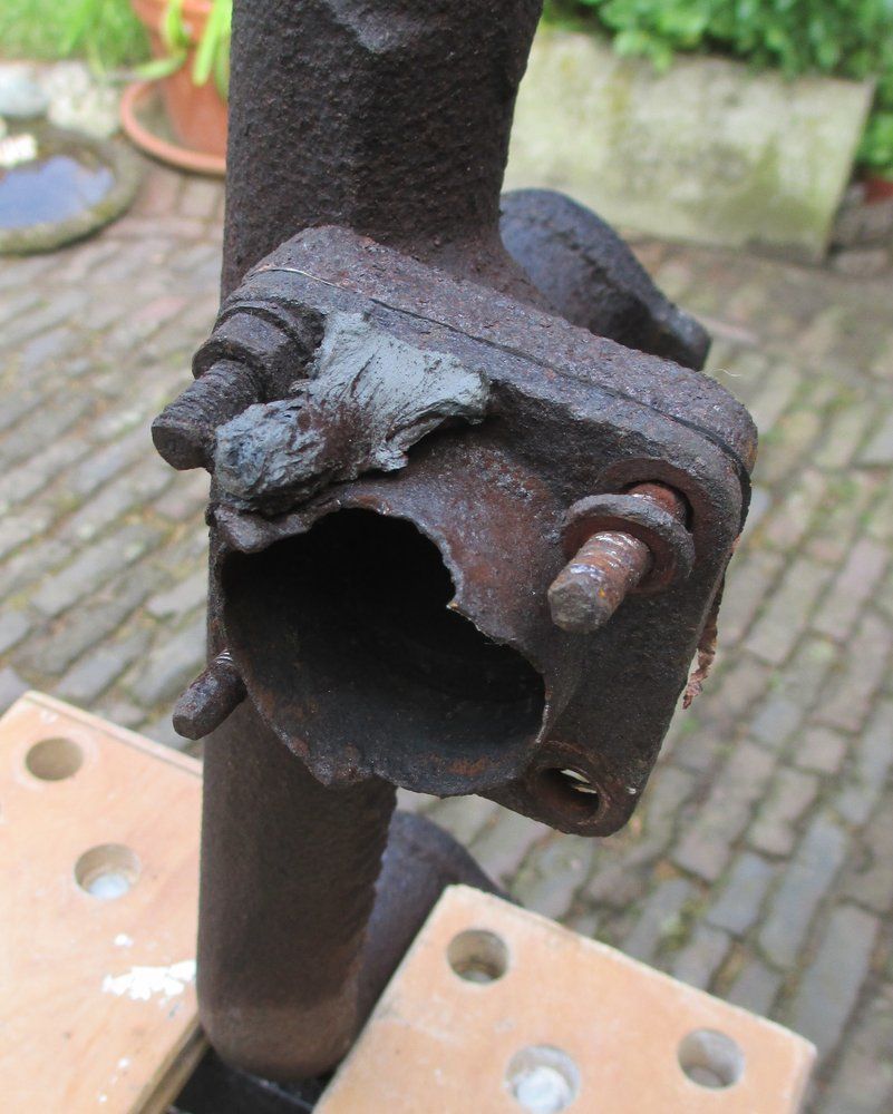 1965 series 2a station wagon diesel exhaust manifold4.JPG