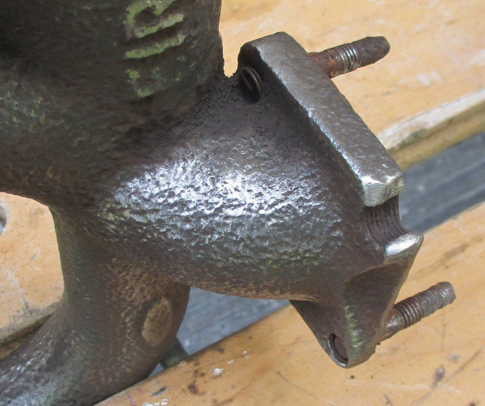 1965 series 2a station wagon diesel exhaust manifold5.JPG