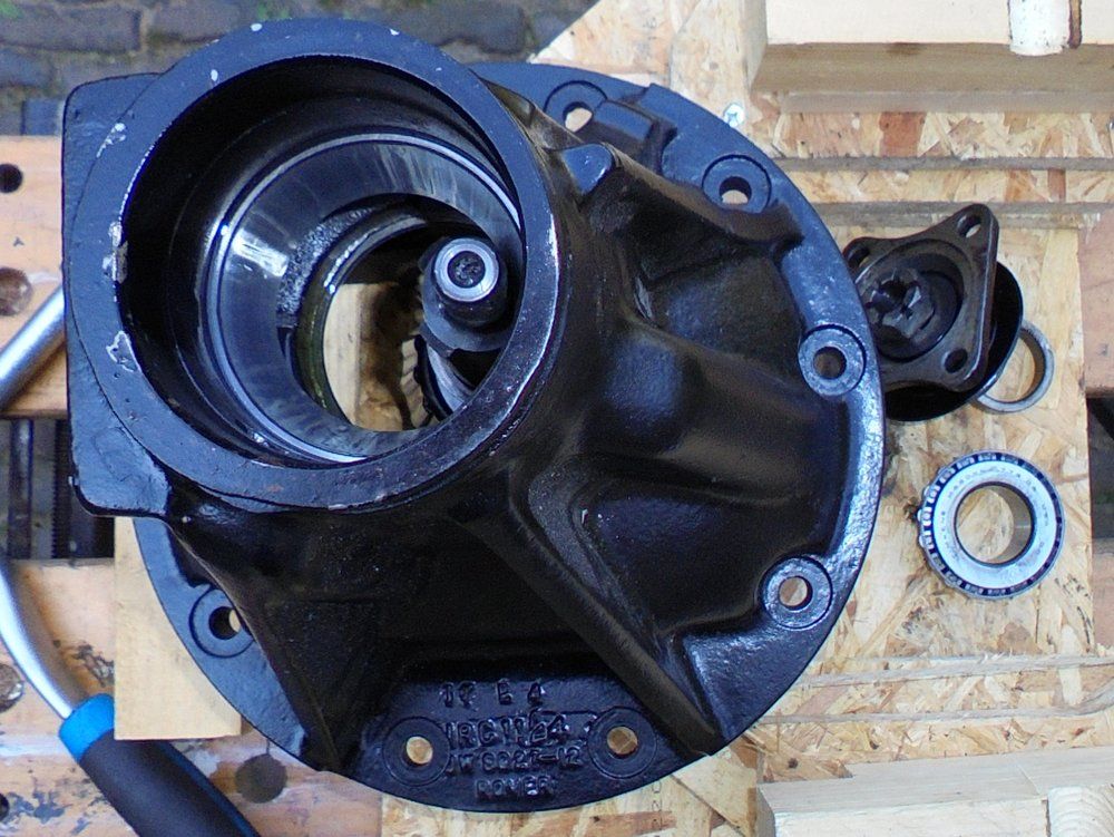 1965 series 2a station wagon differential in bits again for pinion shim adjustment.JPG