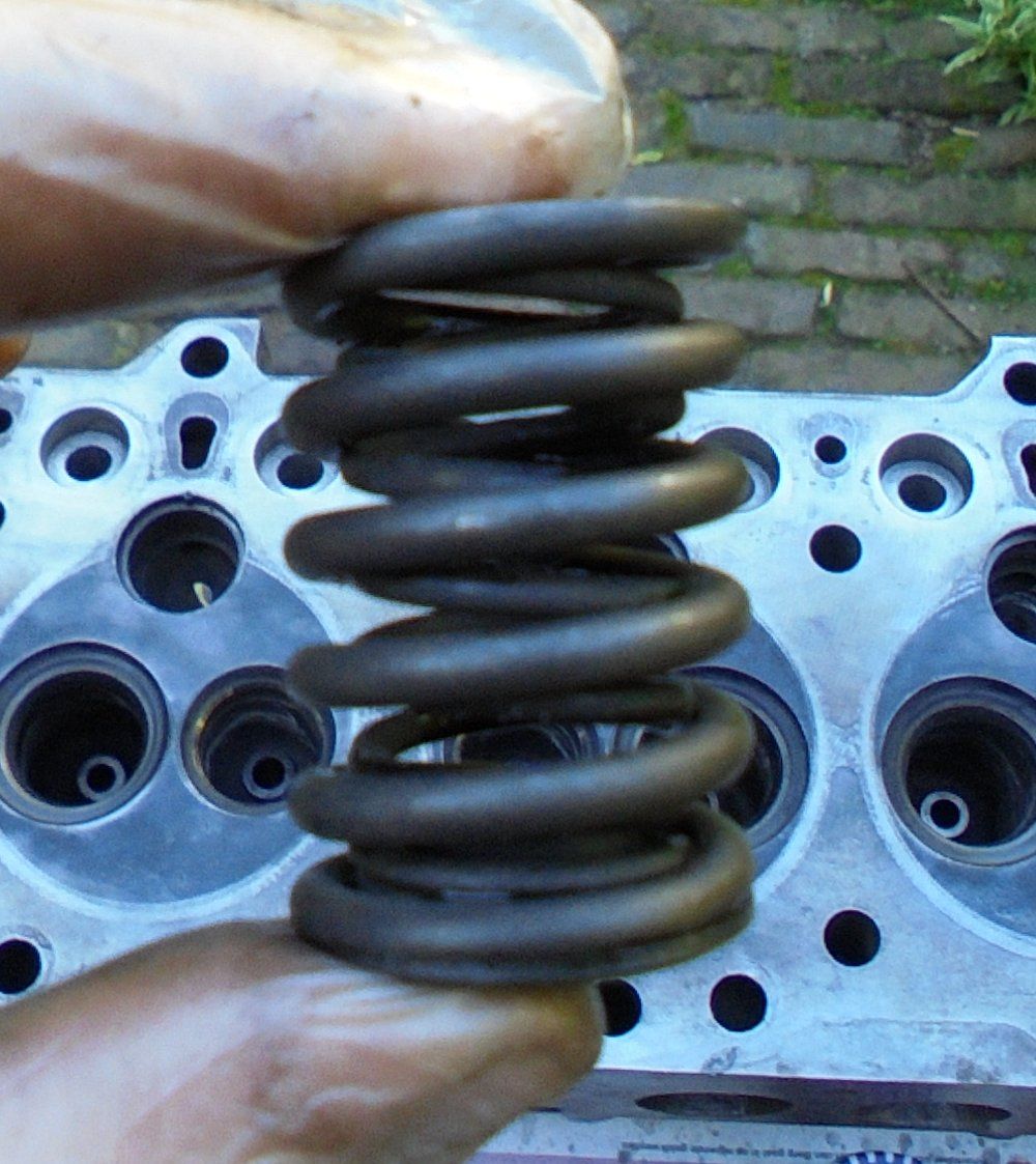 1965 series 2a station wagon double valve spring.JPG