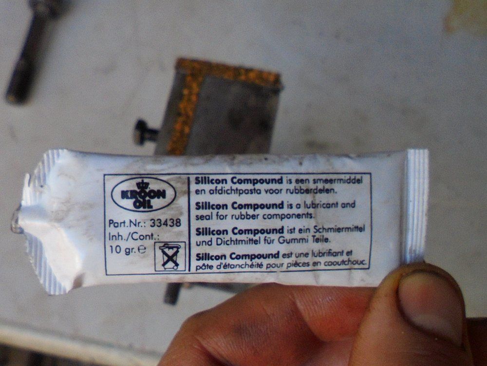 1965 series 2a station wagon engine rear cork seals3.JPG