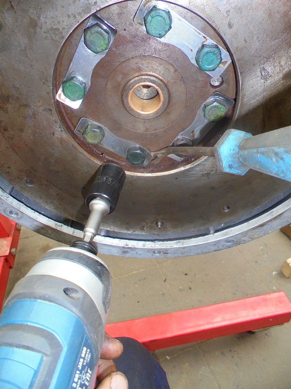 1965 series 2a station wagon fitting flywheel1.JPG