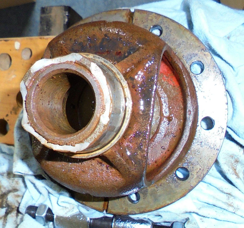 1965 series 2a station wagon front differential pulling of axial bearings3.JPG