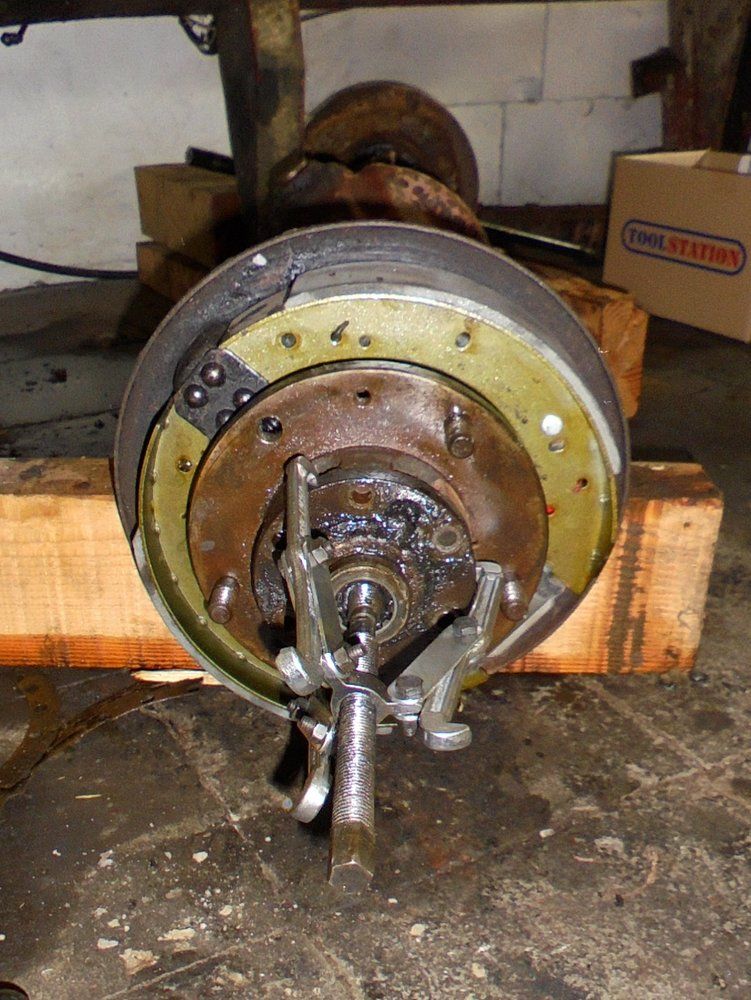 1965 series 2a station wagon rear axle removing axle shafts and differential1.JPG