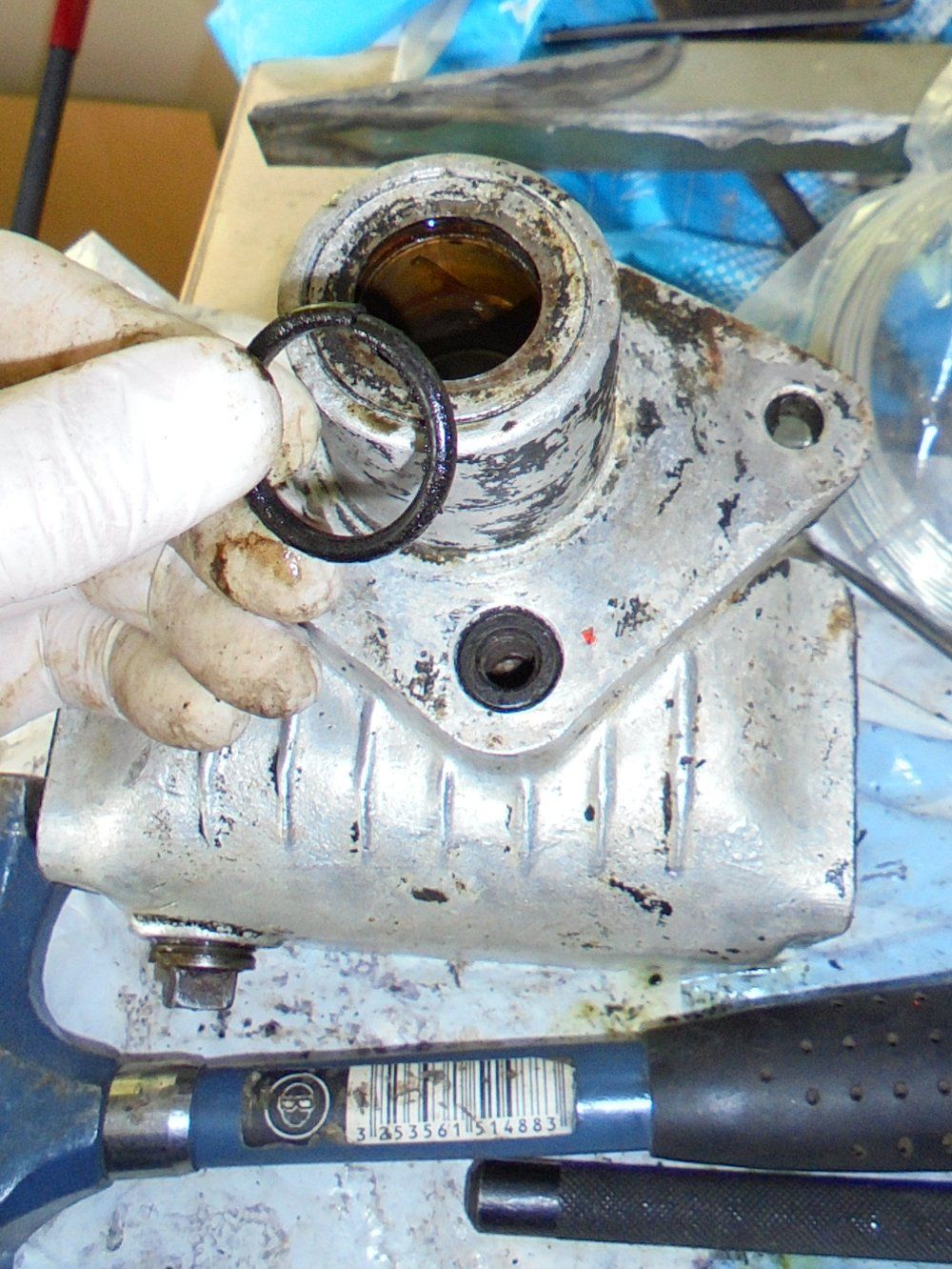 1965 series 2a station wagon removal of output shaft bushing on steeringbox1.JPG