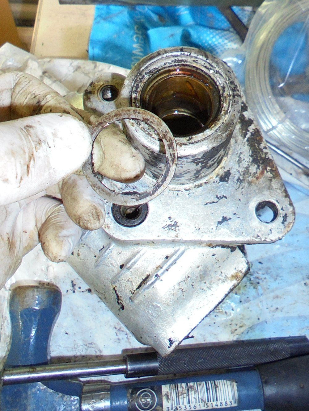 1965 series 2a station wagon removal of output shaft bushing on steeringbox2.JPG