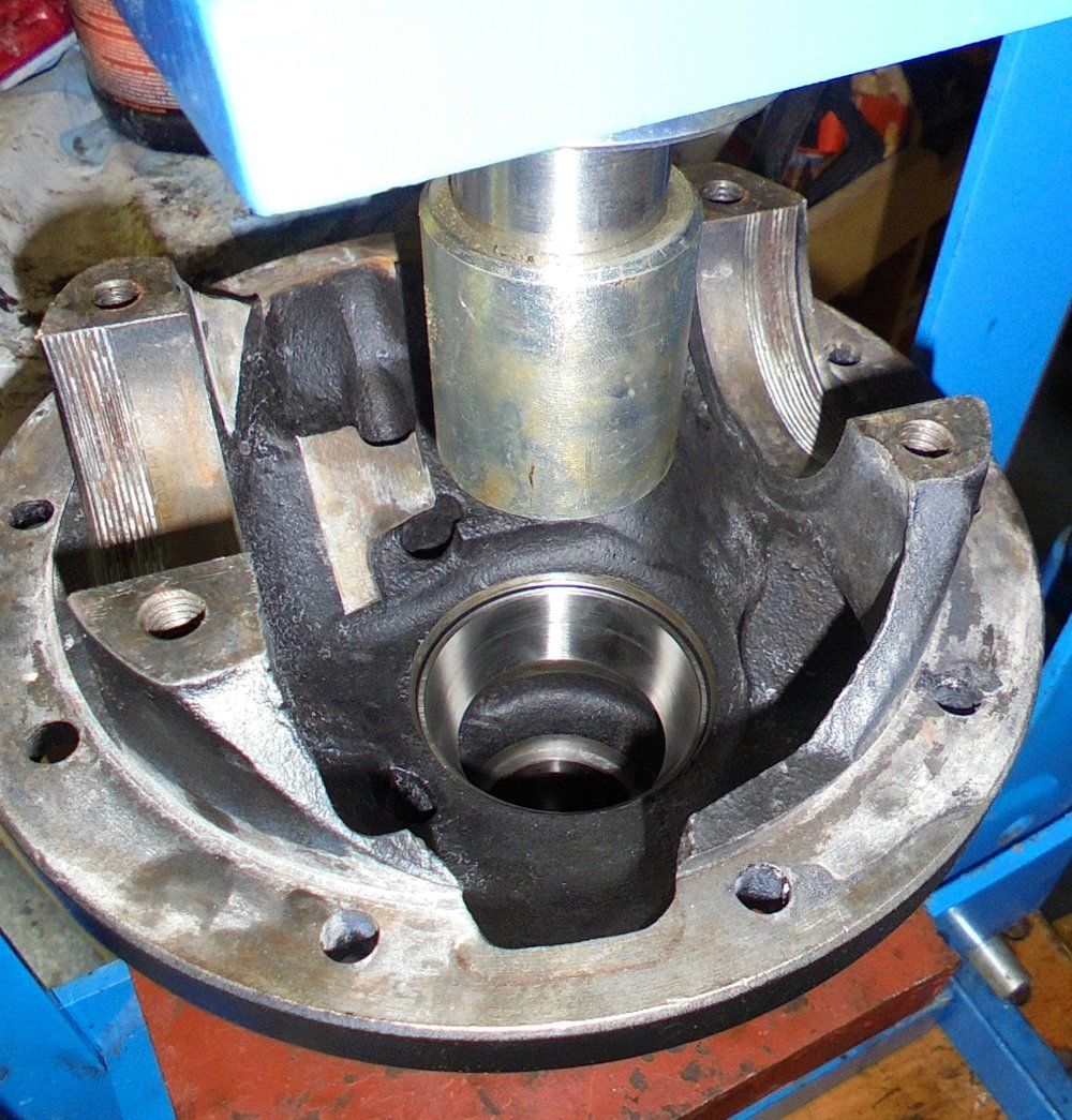 1965 series 2a station wagon replacement front differential fitting large pinion bearing2.JPG