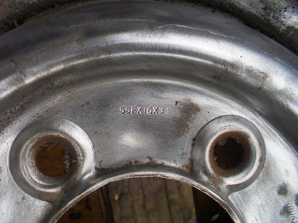 1965 series 2a station wagon road wheel markings2.JPG