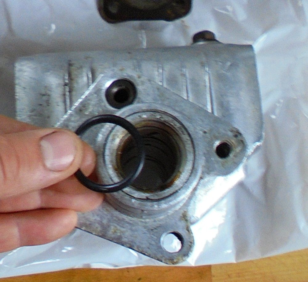 1965 series 2a station wagon steering box fitting o ring on output shaft.JPG