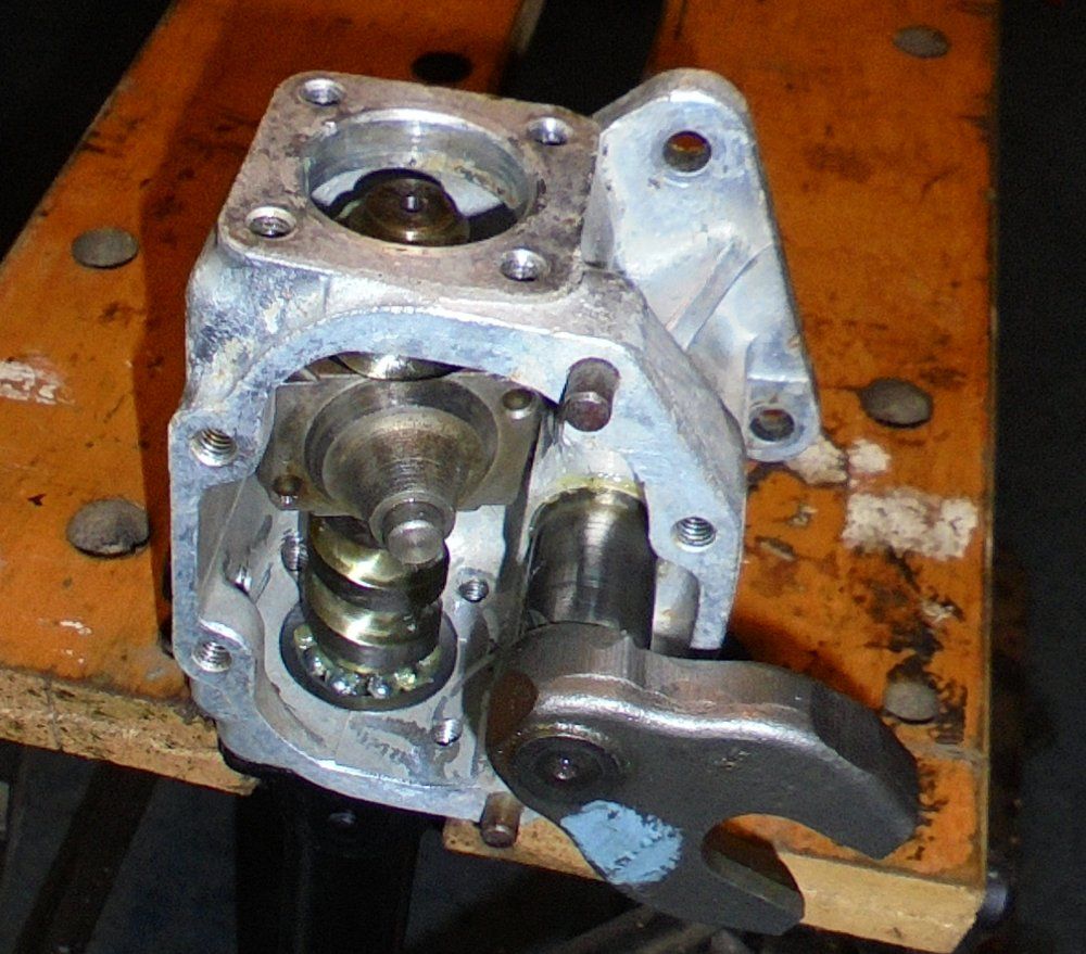 1965 series 2a station wagon steering box fitting the main nut to inner shaft.JPG