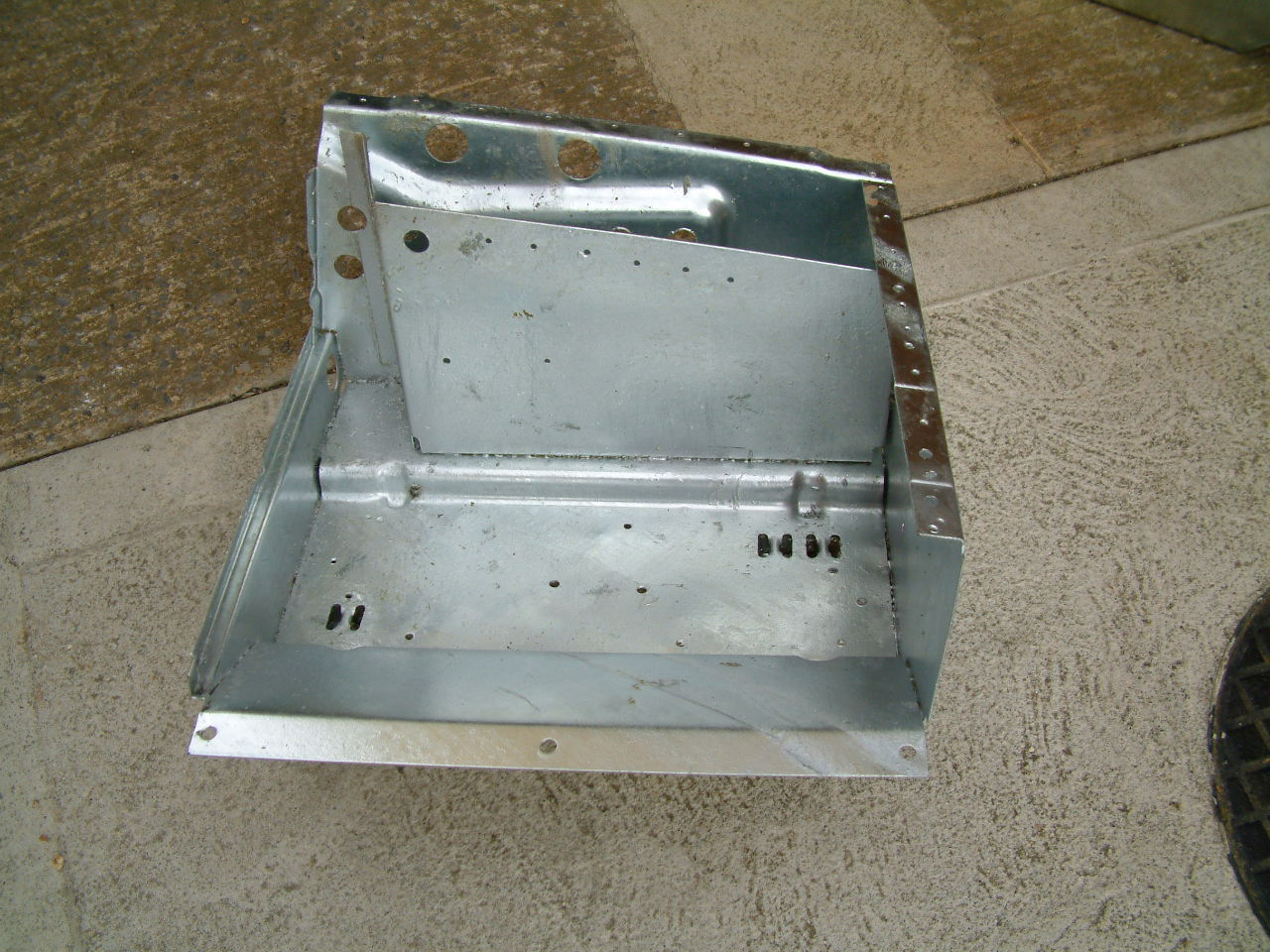 BATTERY BOX C.JPG