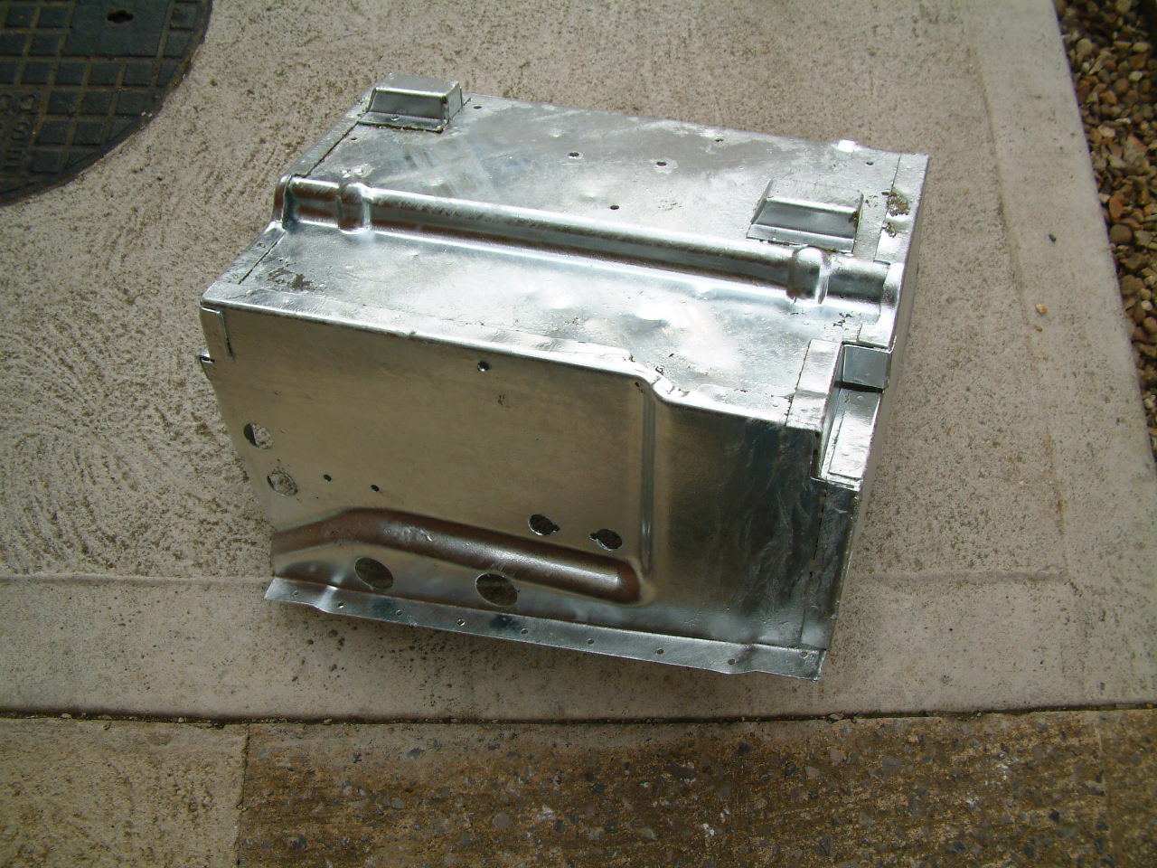 BATTERY BOX E.JPG