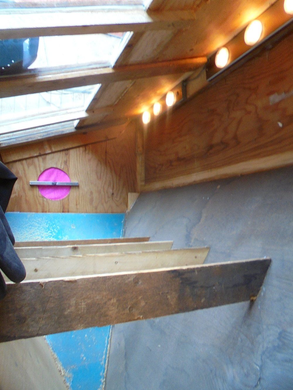 Big sand blasting cabinet disco.JPG