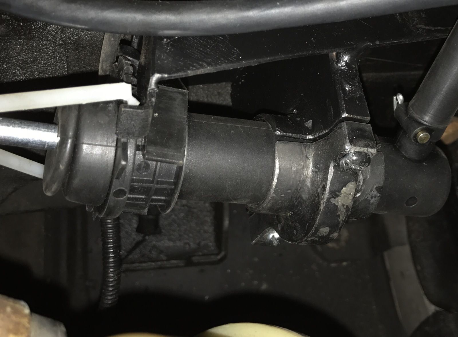Freelander clutch outlet slave cylinder