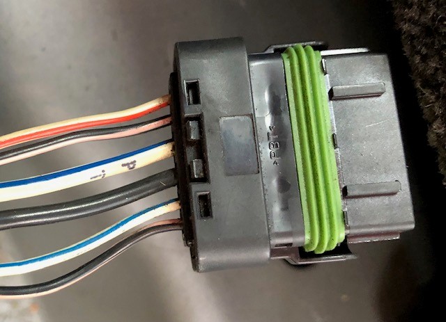 L322 fuel tank plug.jpg