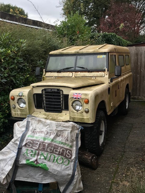 Land-Rover-01.jpg