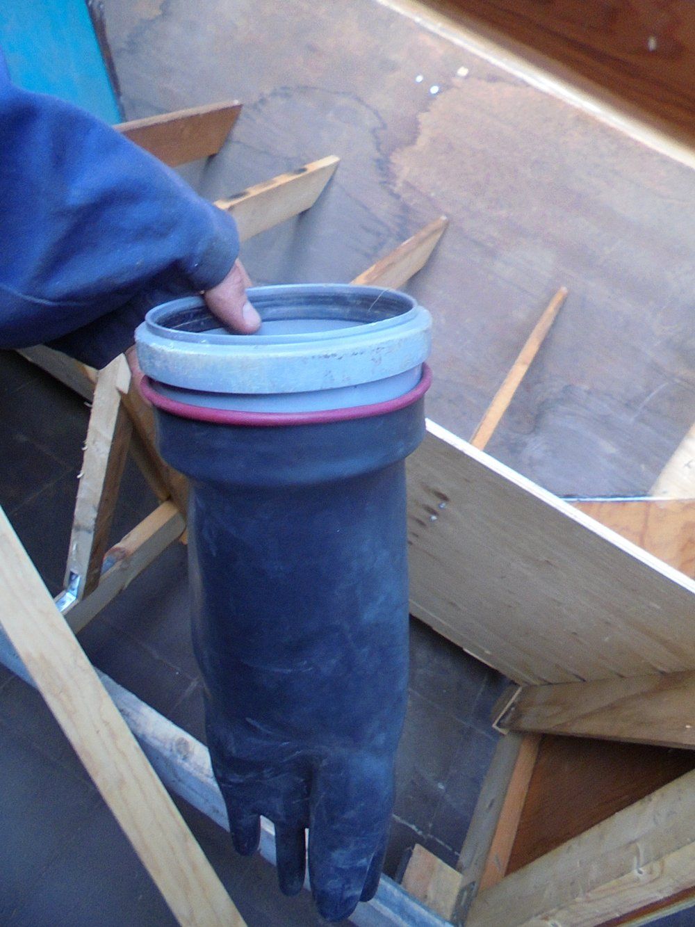 New sand blasting cabinet glove on 125mm connector.JPG