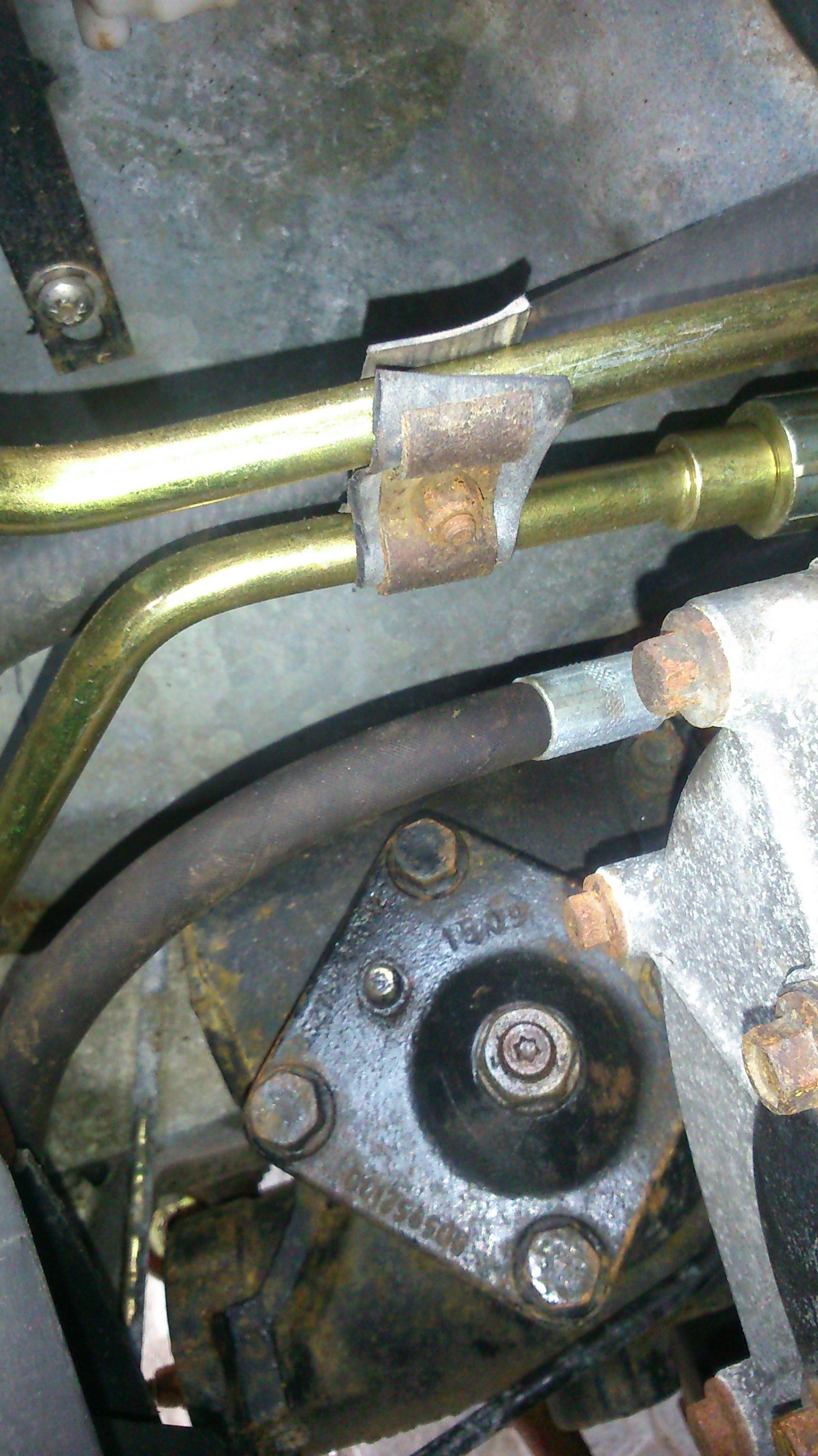 oil pipes clamp.jpg