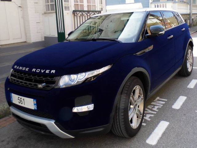 Range Rover Evoque wrapped in blue velvet - 02.jpg