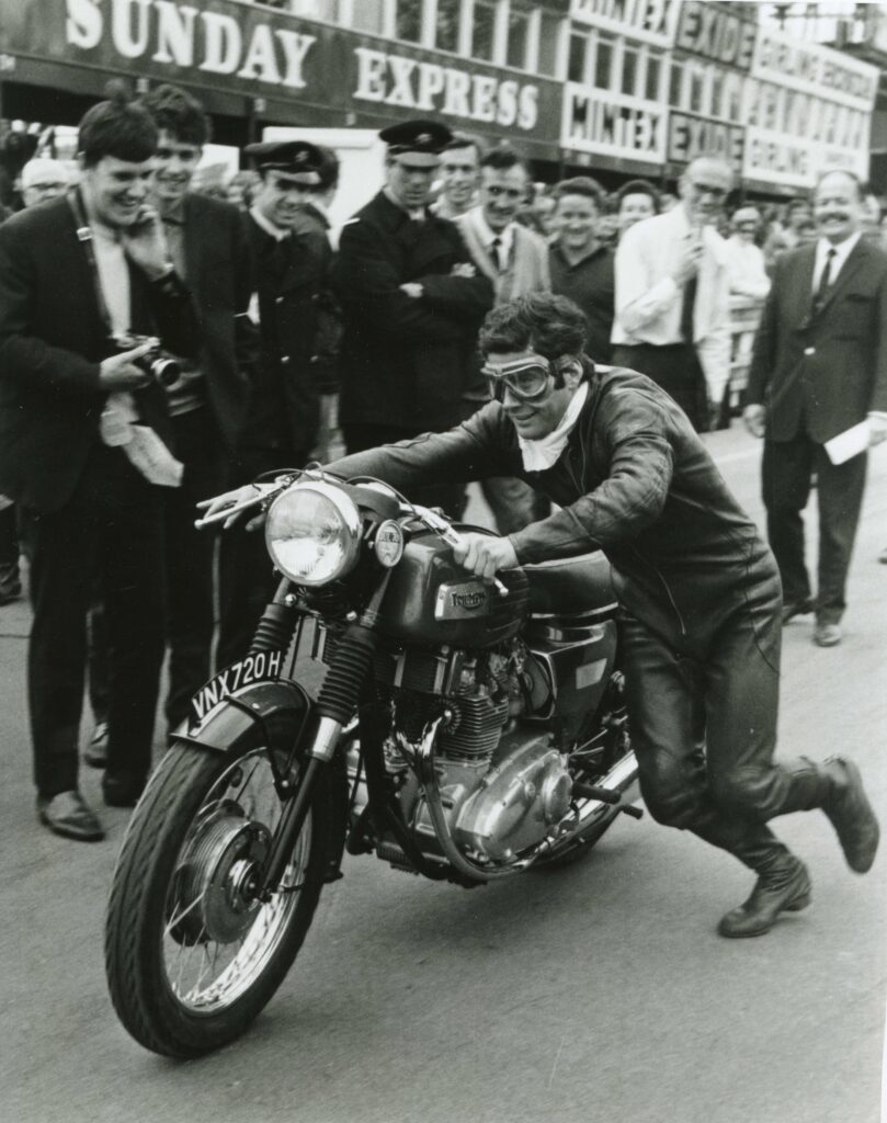 the-Motorcycle-Portraits-The-Vintagent-Giacomo_Agostini1968.Triumph.Trident.GiacomoAgostini.Ho...jpg
