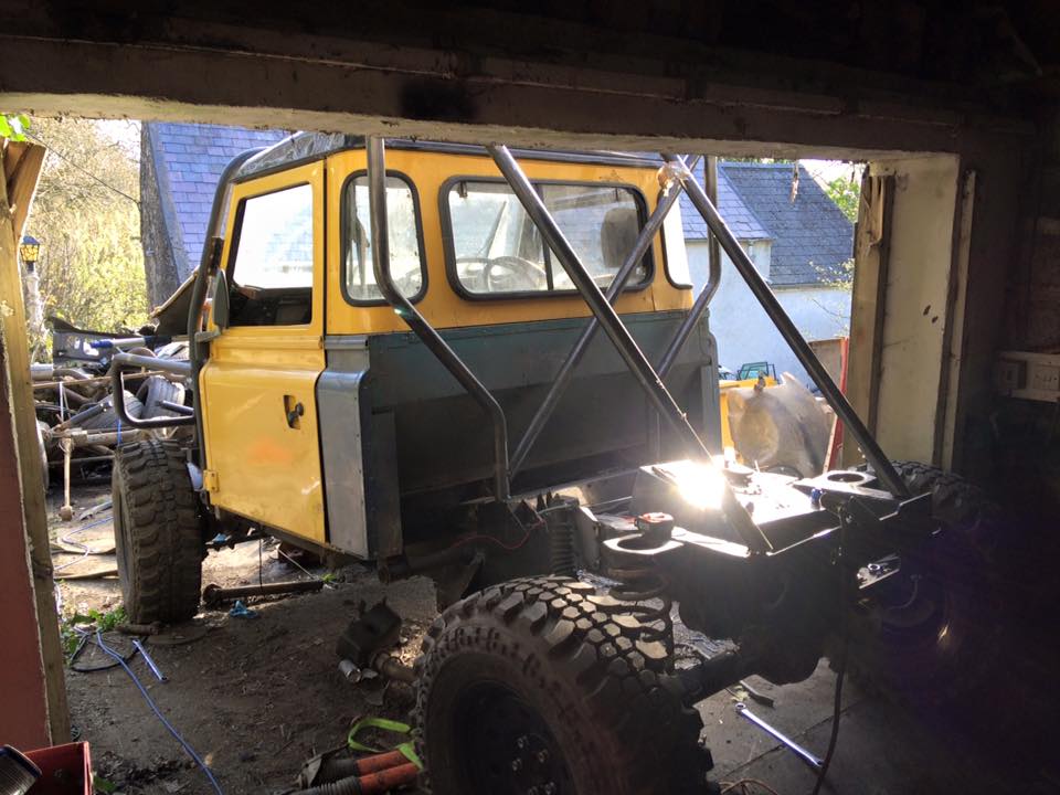 yellow 90 rollcage rear stays.jpg