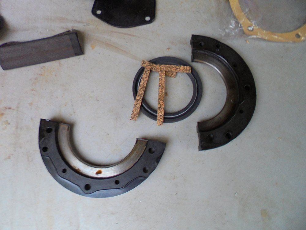 1965 series 2a station wagon 3mb rear crankshaft seal found.JPG