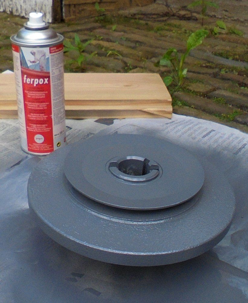 1965 series 2a station wagon derusting balancer using ferpox undercoat.JPG