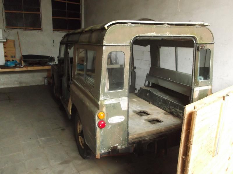1965 series 2a station wagon got the bloody doors off.JPG