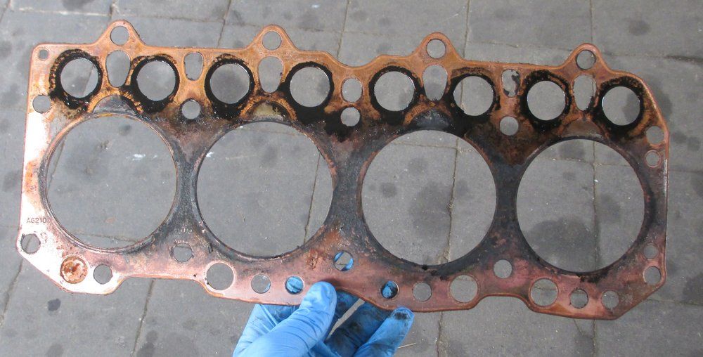1965 series 2a station wagon head gasket looks pretty new1.JPG