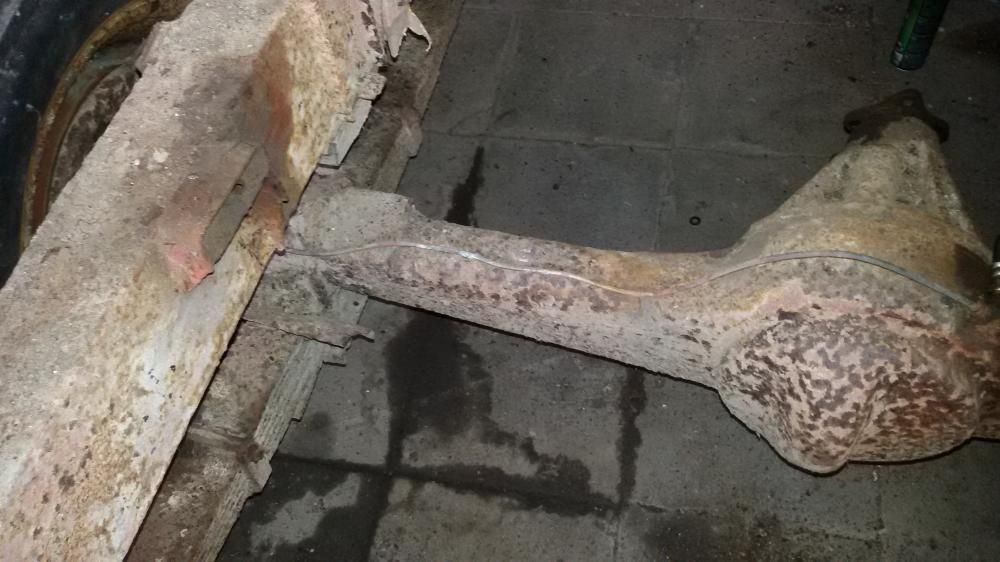 1965 series 2a station wagon rear axle brake pipe disaster1.jpg