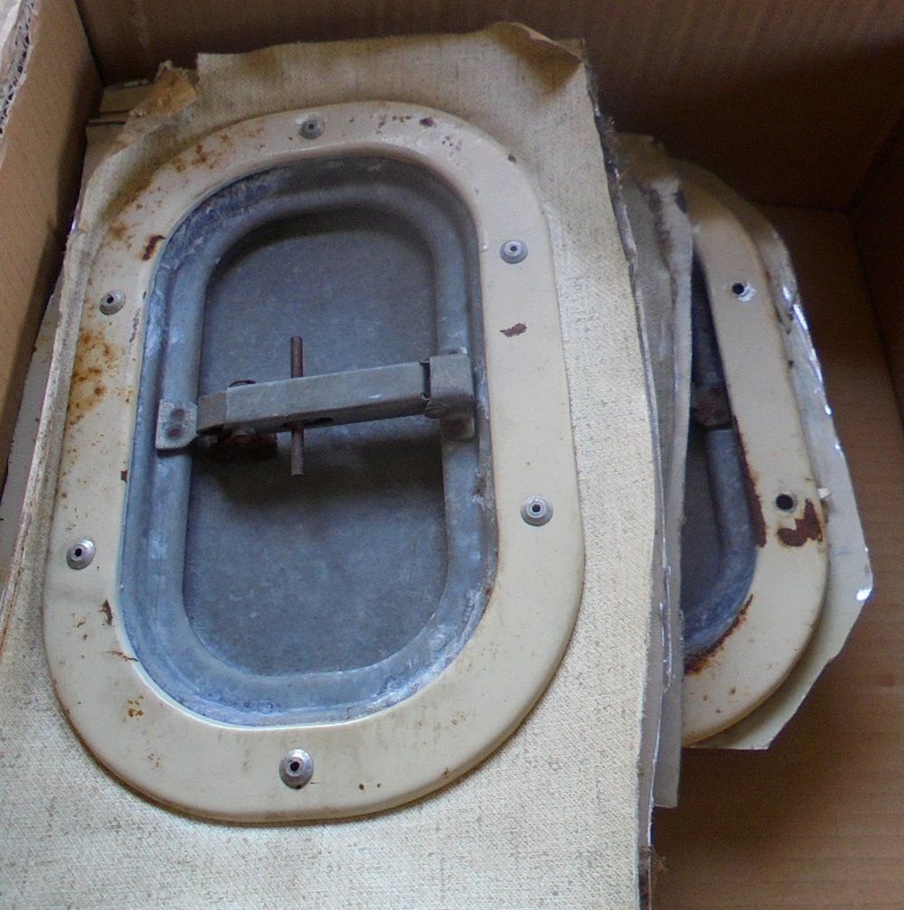 1965 series 2a station wagon roof vents1.JPG