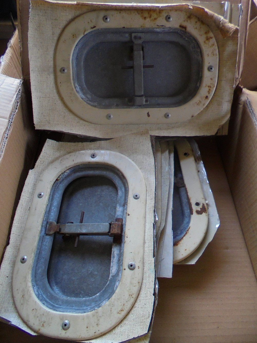 1965 series 2a station wagon roof vents2.JPG