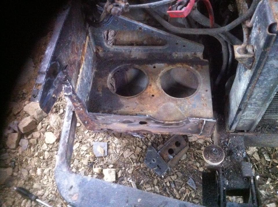 200tdi battery tray slam panel off.jpg