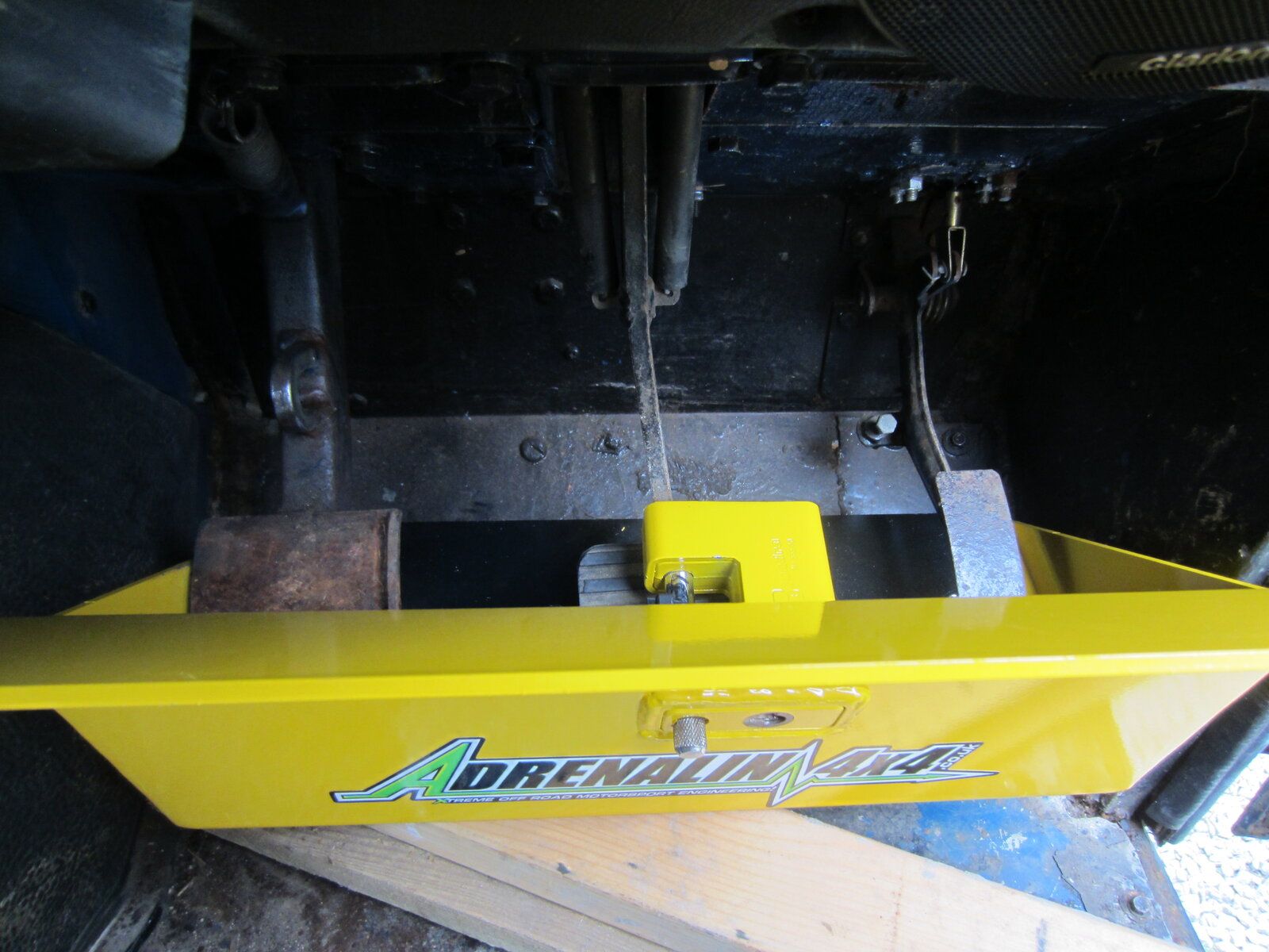 AdrenalinPedalLock.JPG