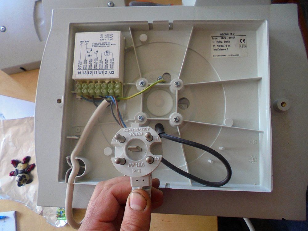 Big sand blasting cabinet new suction.JPG