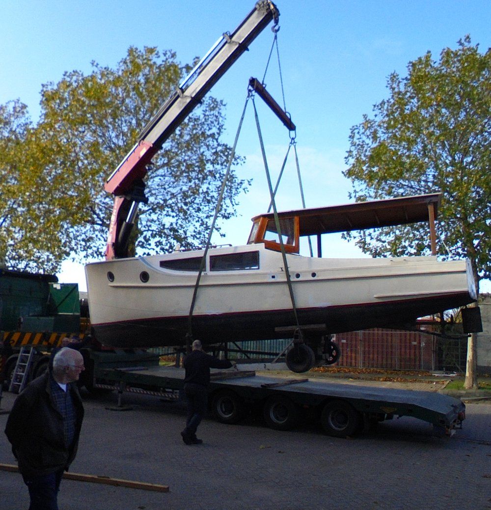Boat leaving3.JPG