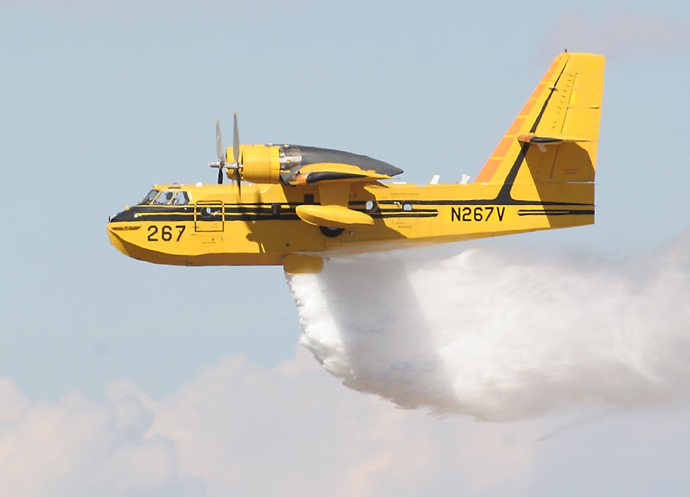 Cl215DroppingWater.jpg