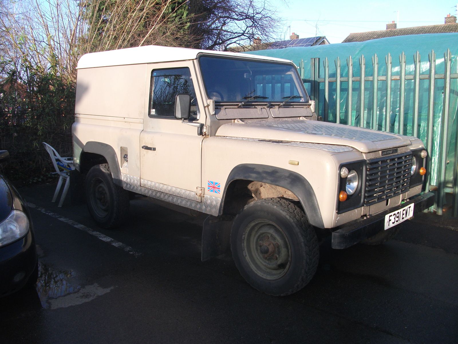 Defender025_zps6e00a72f.JPG