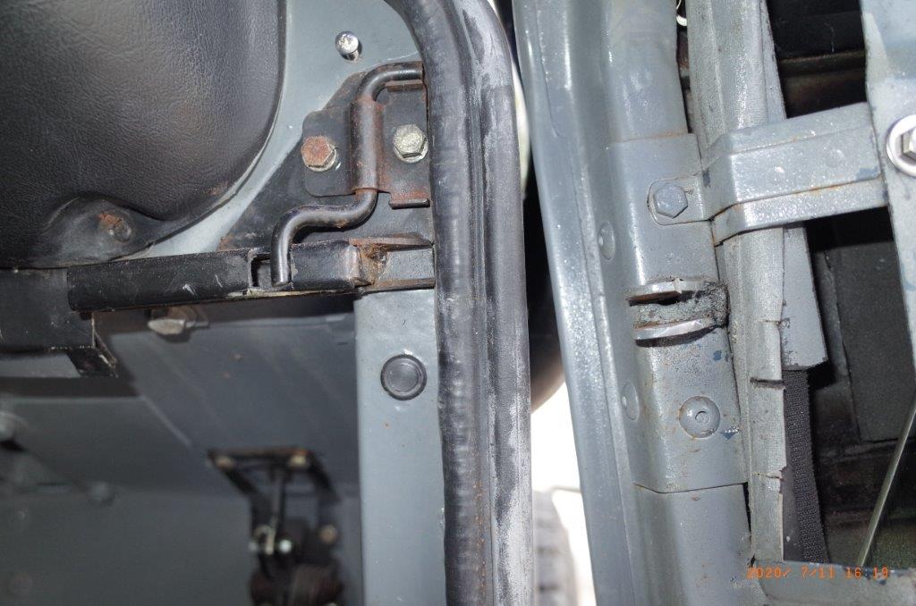 DriversDoor_checkstrap-mount.jpg