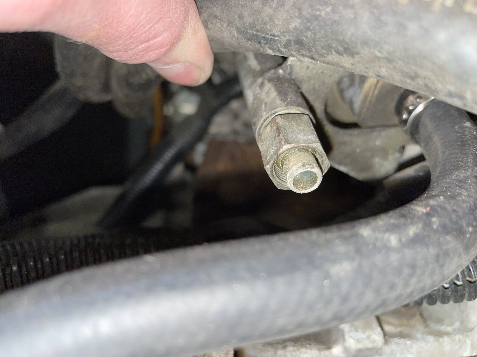 Fuel fitting.JPG