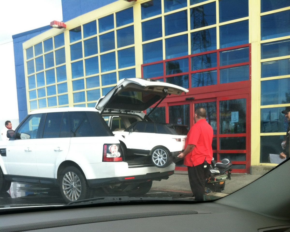 Land-Rover-carrying-a-Land-Rover.jpg