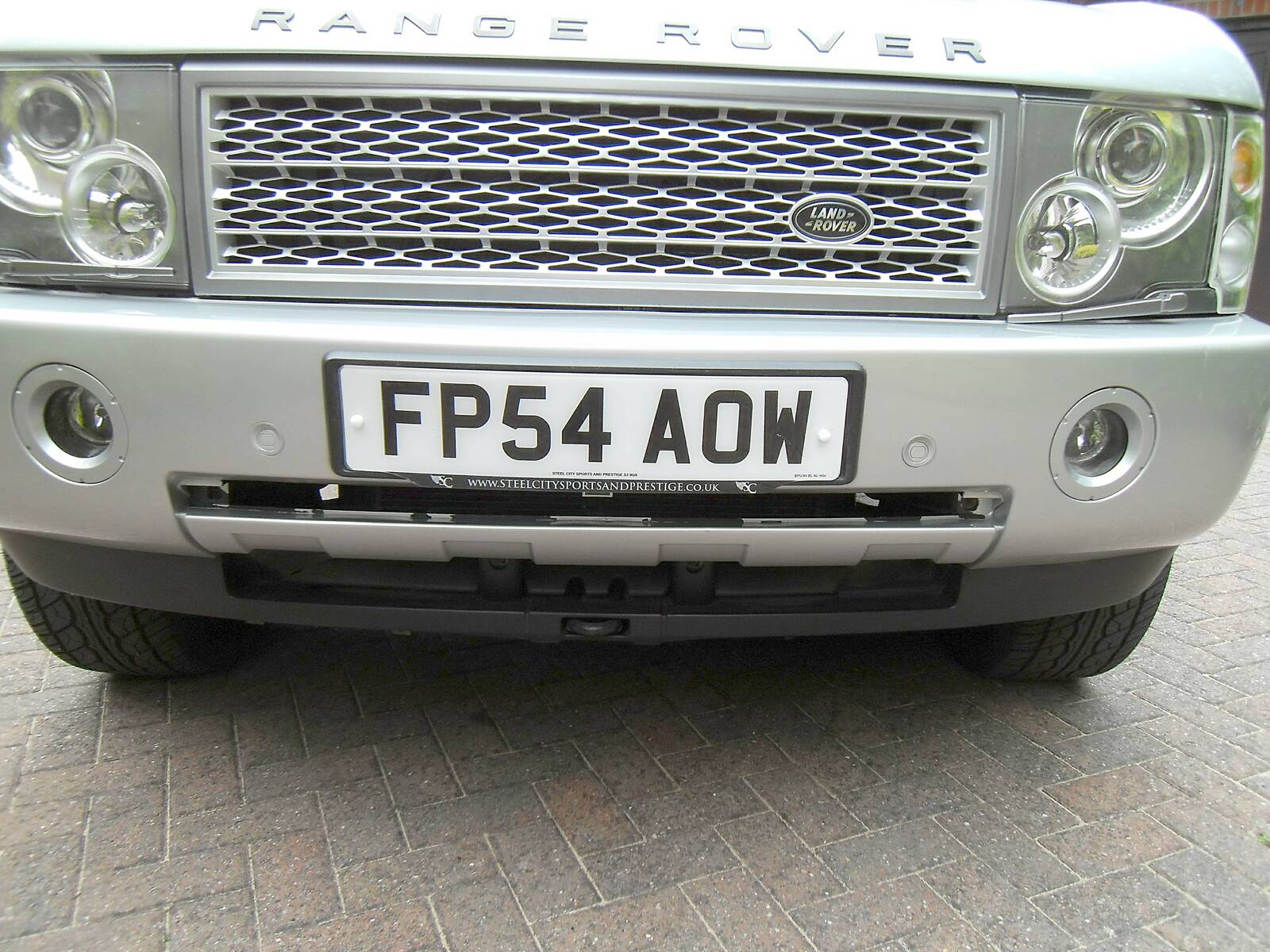 missing grill from 05 L322.jpg