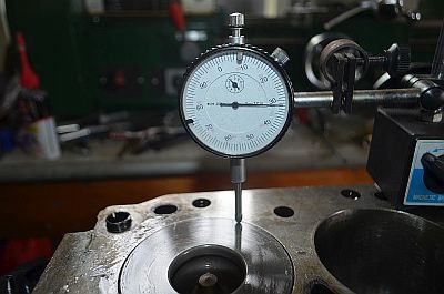 My piston protrusion measurement small.jpg