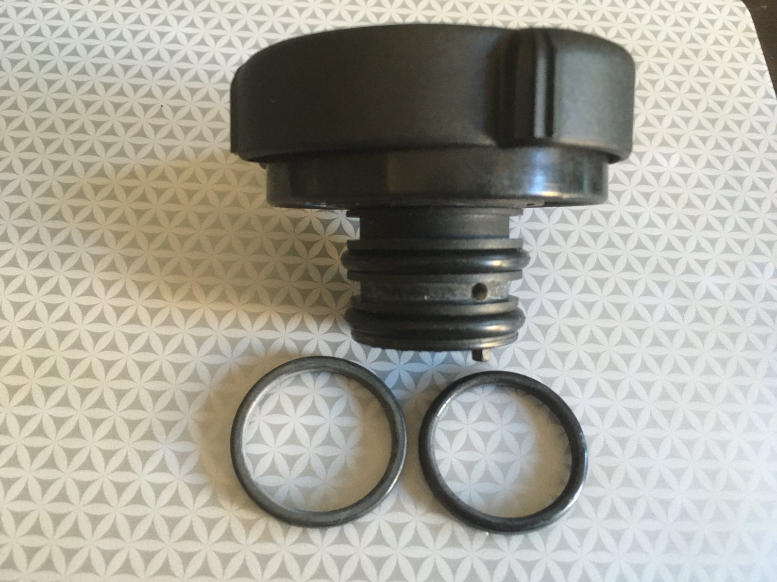 Radiator cap new o rings July 2023.jpg