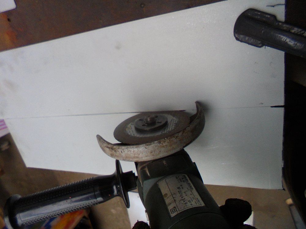 Sheet metal working cutting sheet metal1.JPG