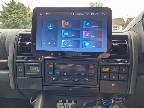 XTRONS DQS112L in Land Rover Discovery 2 with Amplifier red.jpg