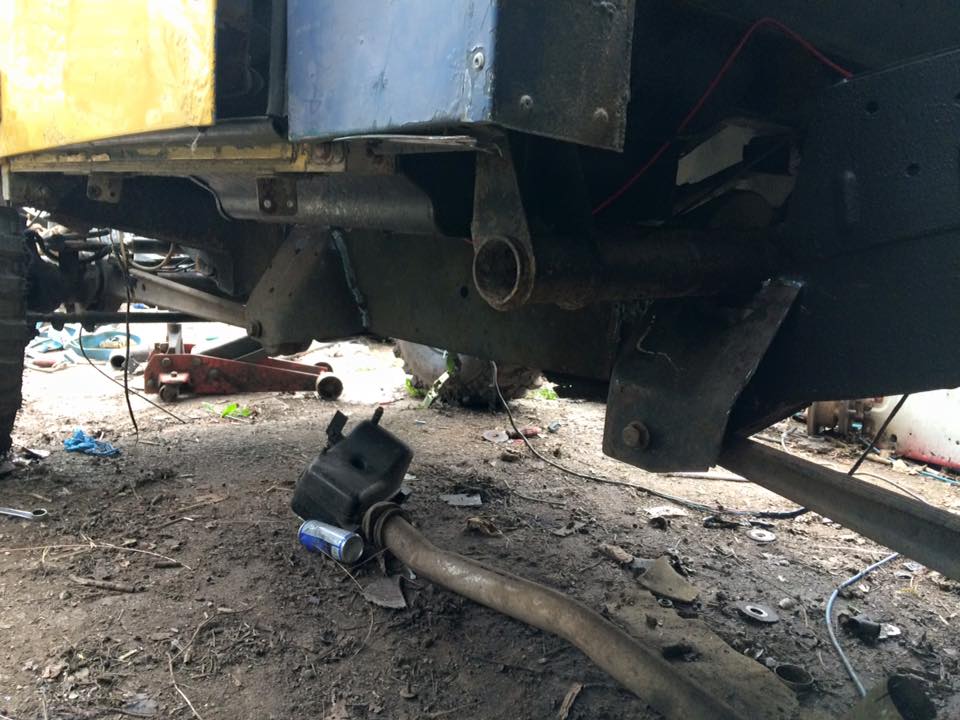 yellow 90 axle brackets 1.jpg
